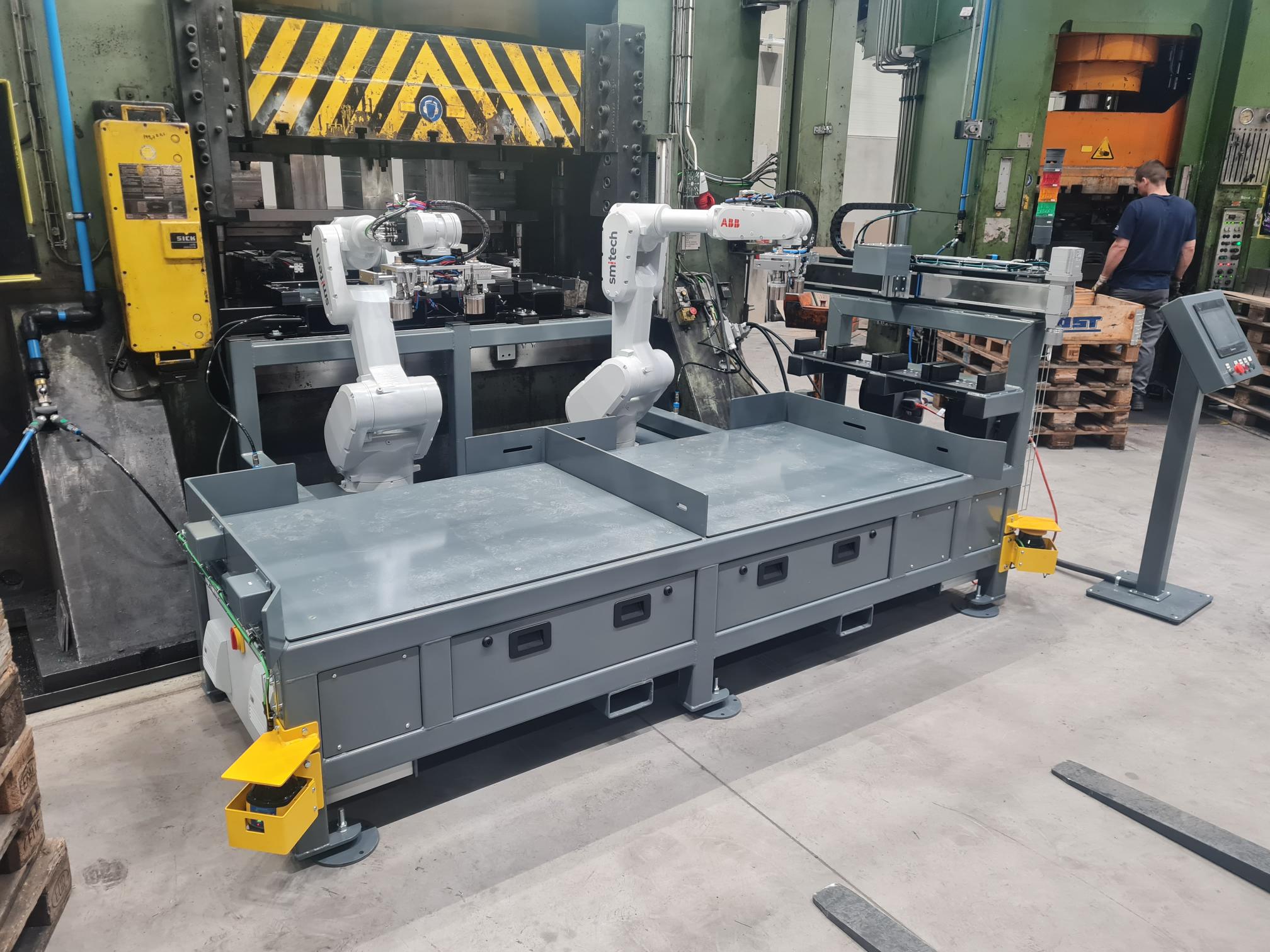 Smitech Innovative 1000T Press Tending Industrial Robot System | Smitech OÜ